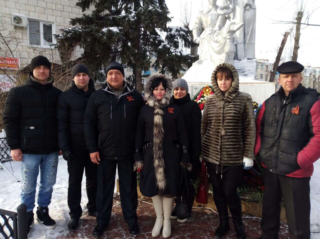 Возложение цветов и венков к памятнику ВОВ состоялось в г. Фролово Волгоградской области
