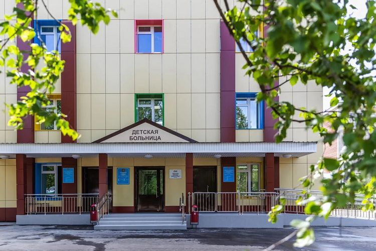 На объекте выполнено устройство вентилируемого фасада