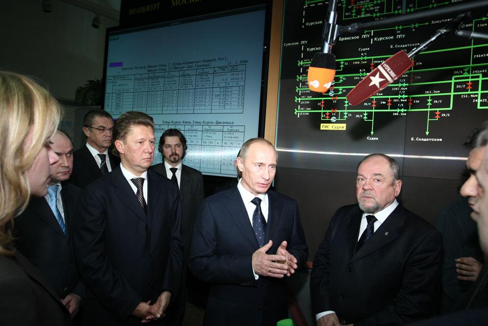 Владимир Путин во время посещения Центрального производственно-диспетчерского департамента 13 января 2009 года