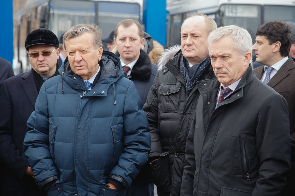 На переднем плане — Виктор Зубков и Евгений Савченко на АГНКС в Белгороде