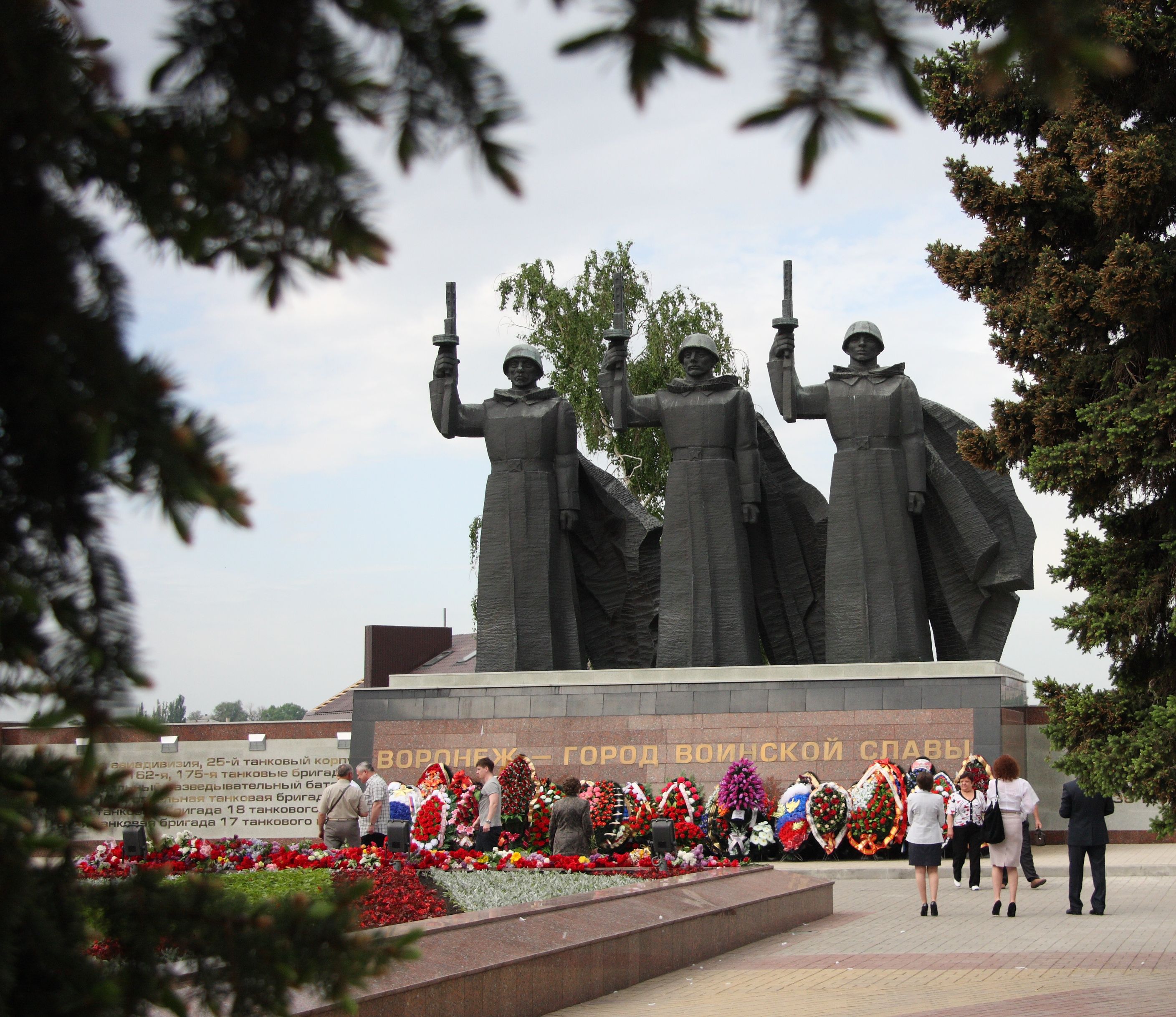 Памятники великой отечественной рядом. Чижовский плацдарм Воронеж. Мемориальный комплекс «Чижовский плацдарм». Памятник Чижовский плацдарм. Чижовский плацдарм достопримечательности Воронежа.