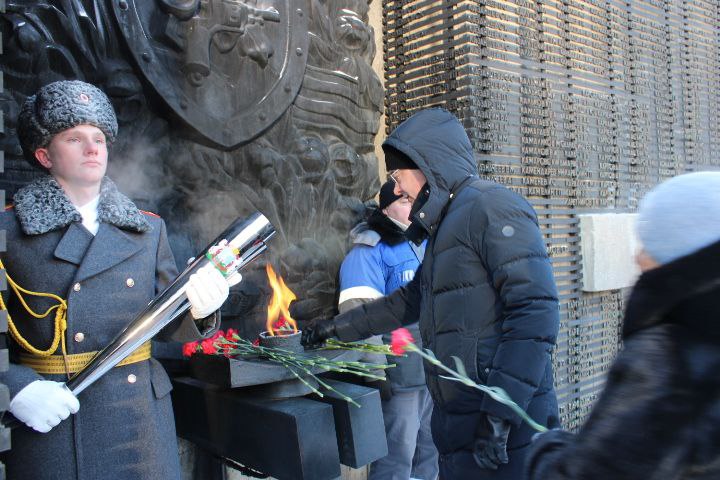 Церемония зажжения Вечного огня в Барнауле