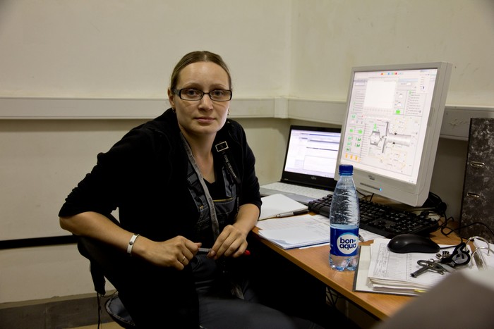 Марина Соловьева, представитель ООО «Сименс Россия» на Адлерской ТЭС занимается наладкой оборудования: «Разбираться в газовых турбинах? Нет, совсем не сложно!». Марина Соловьева, представитель ООО «Сименс Россия» на Адлерской ТЭС занимается наладкой оборудования: «Разбираться в газовых турбинах? Нет, совсем не сложно!».