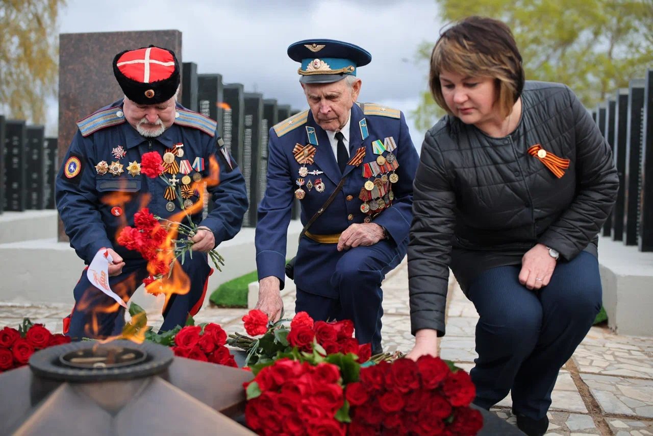 Возложение цветов