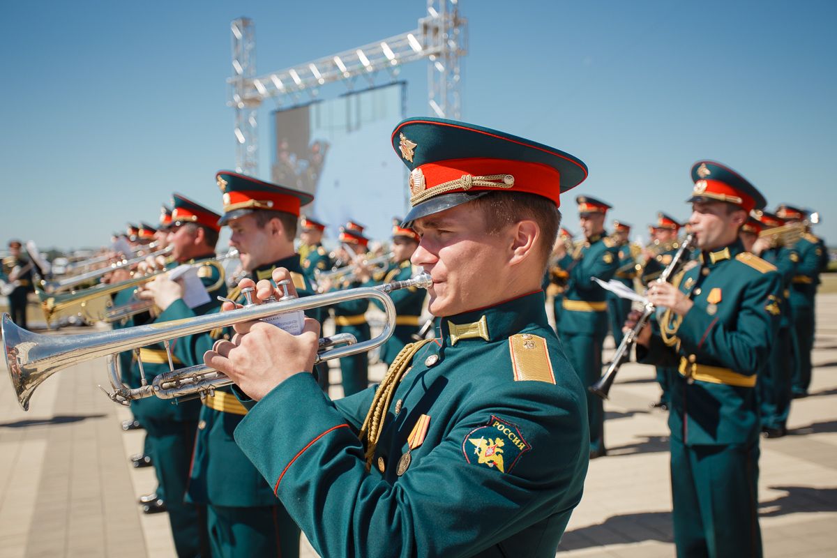 Центральный военный оркестр Министерства обороны Российской федерации принимает участие  во всех мероприятиях  двухлетнего (2019–2020) историко-патриотического проекта «Шаги Победы». Белгородская область, п. Прохоровка, 12 июля 2020 г.