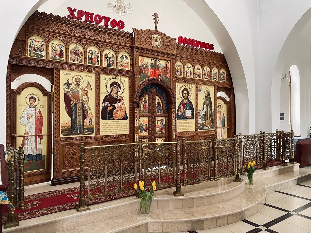 Убранство храма Иверской иконы Божьей матери