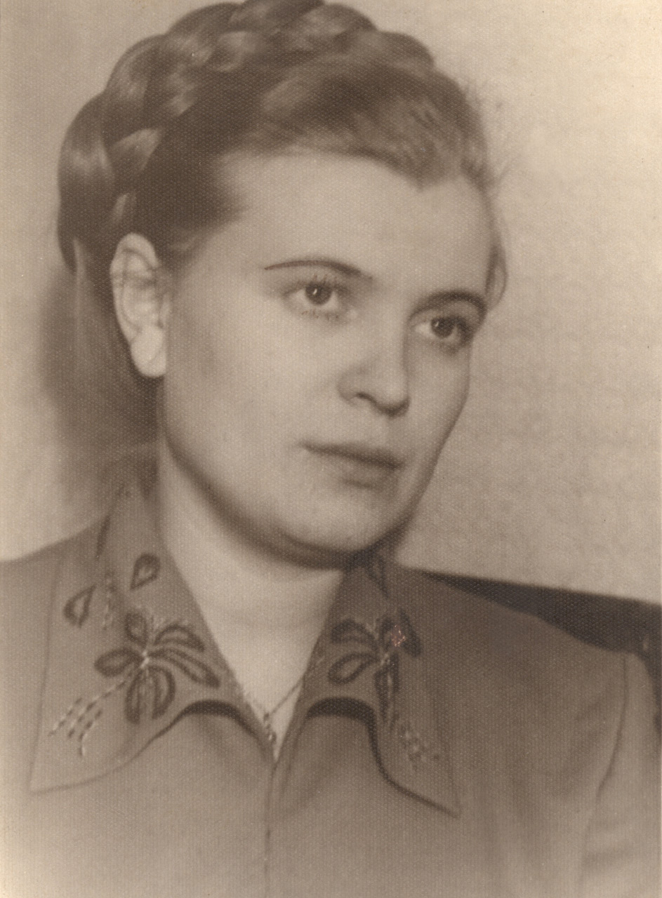 37 лет.