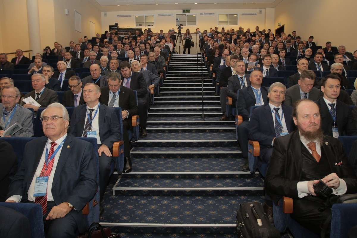 На пленарном заседании конференции