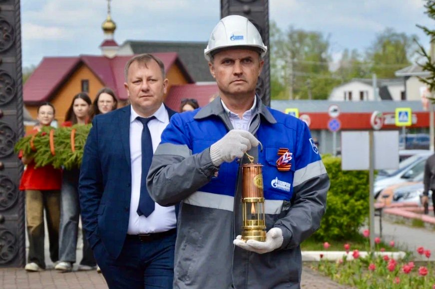 Частицу огня доставил начальник Ершичской газовой службы Алексей Слютин