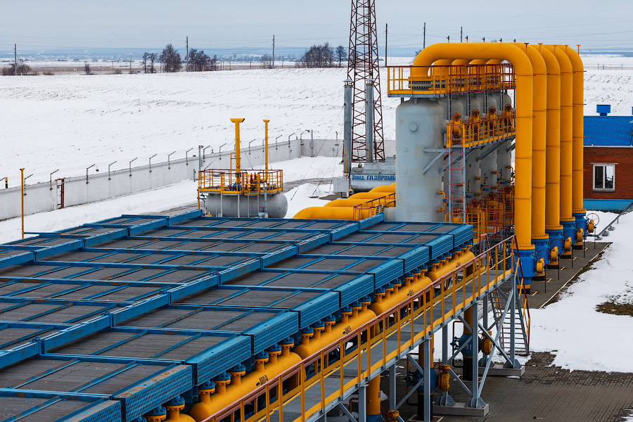 После сжатия газ нагревается и требует охлаждения в градирне После сжатия газ нагревается и требует охлаждения в градирне