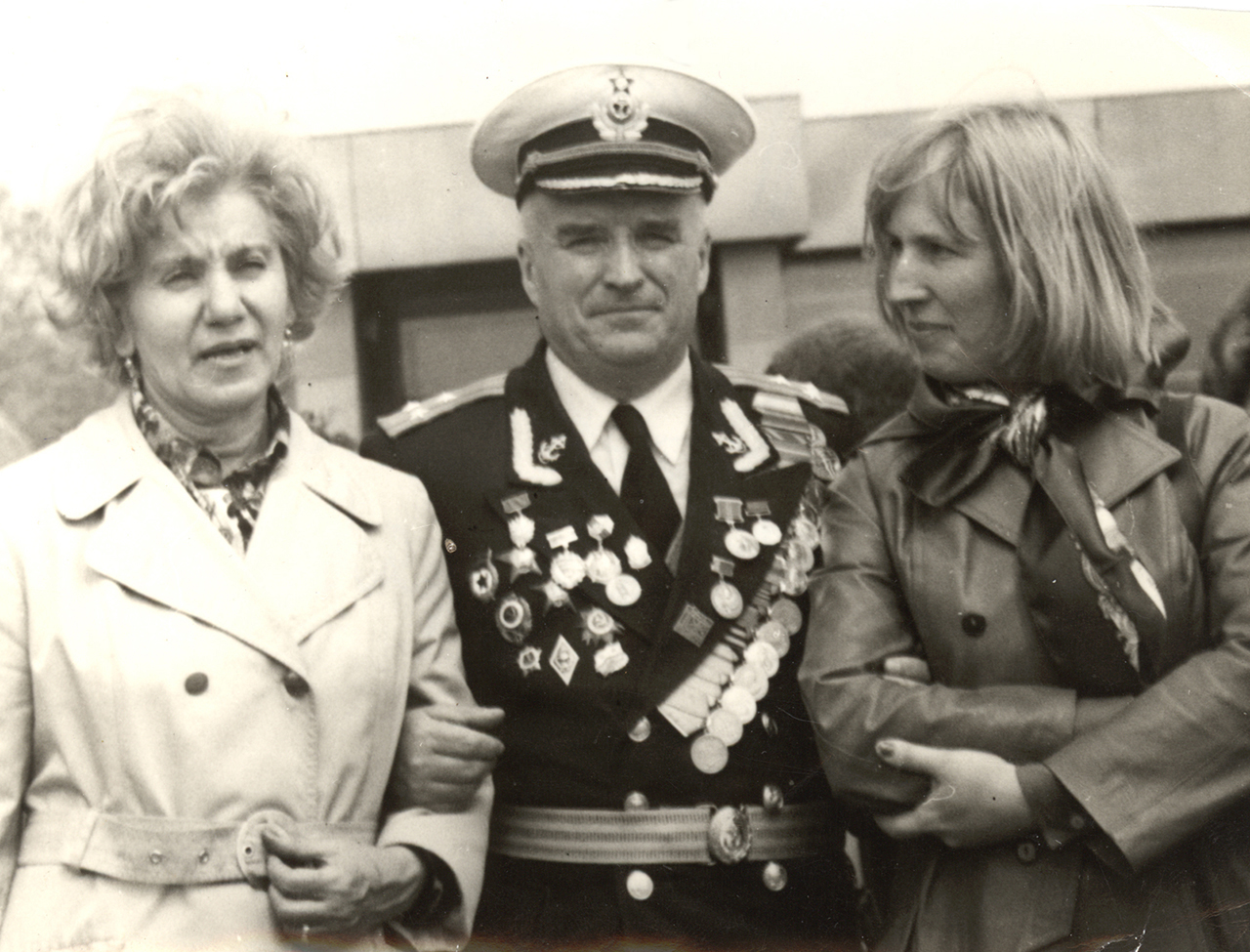 Встреча в Курске с командиром части, 1983 г. Бибикова М. Н. слева.