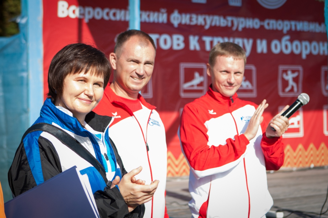 Церемония открытия Фестиваля ГТО: главный экономист Департамента ПАО «Газпром» Елена Костычева, председатель Объединенной профсоюзной организации Сергей Нестеренко, заместитель генерального директора по работе с персоналом ООО «Газпром трансгаз Ухта» Евгений Гусев