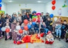 Персонал реабилитационного центра с подопечными