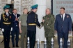 Трогательный момент церемонии — передача капсул с землей для увековечивания подвига