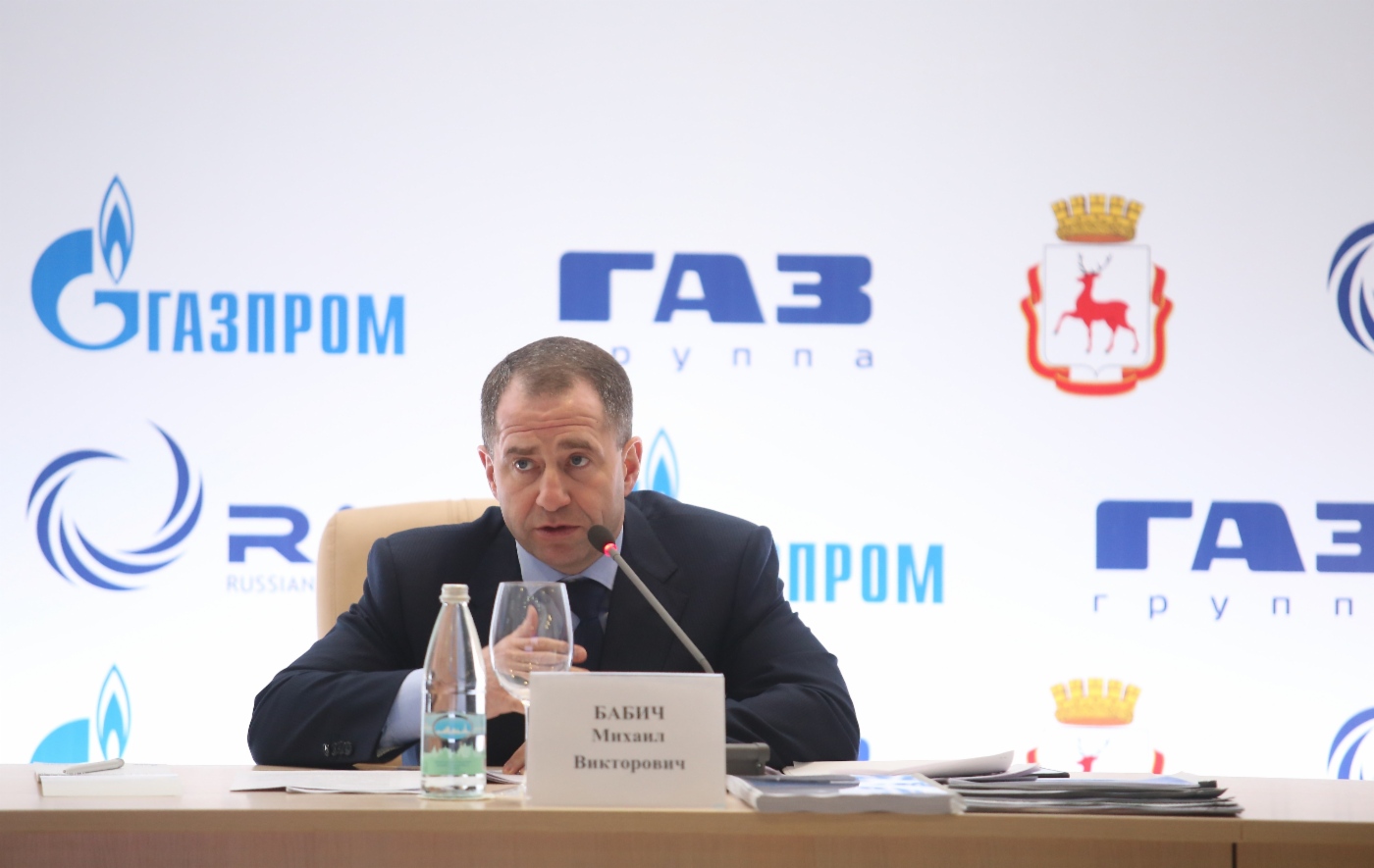 Полномочный представитель Президента РФ в Приволжском федеральном округе Михаил Бабич во время совещания на Горьковском автомобильном заводе