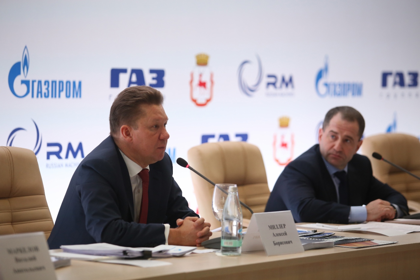 Алексей Миллер во время совещания на Горьковском автомобильном заводе