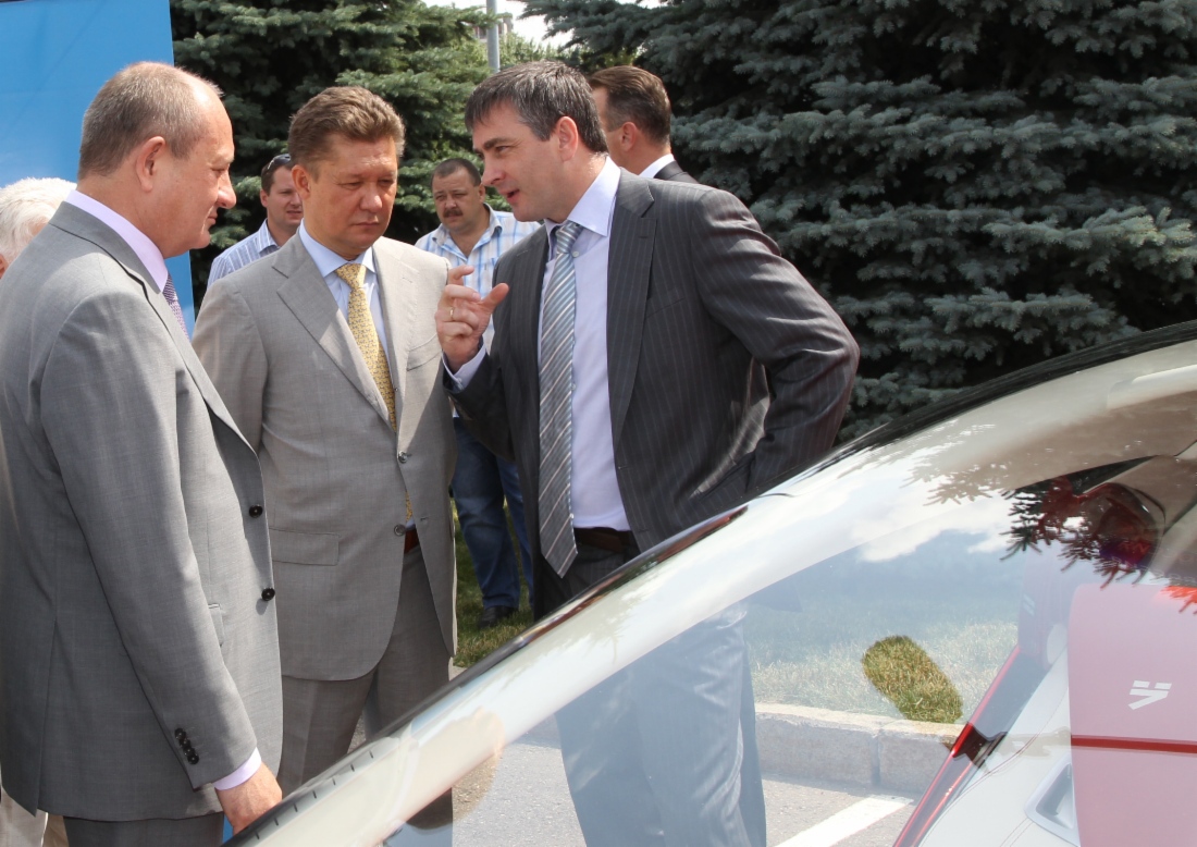 Алексей Миллер посетил выставку газобаллонных автомобилей на территории «Газпрома»