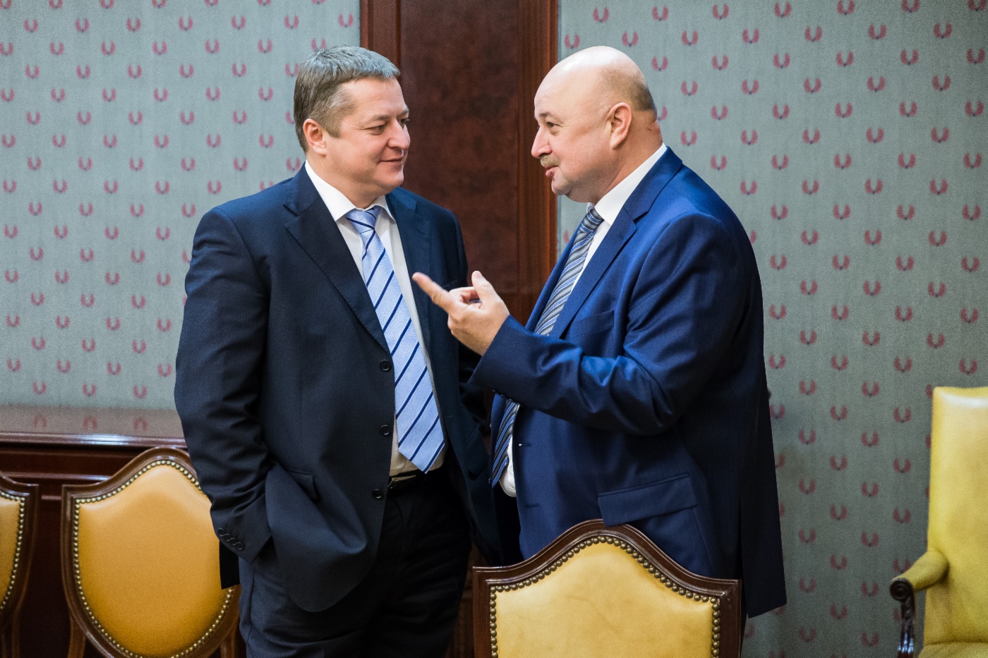Лауреаты премии — генеральный директор ООО «Газпром подземремонт Уренгой» Владимир Дмитрук и генеральный директор ООО «Газпром добыча Астрахань» Сергей Михайленко