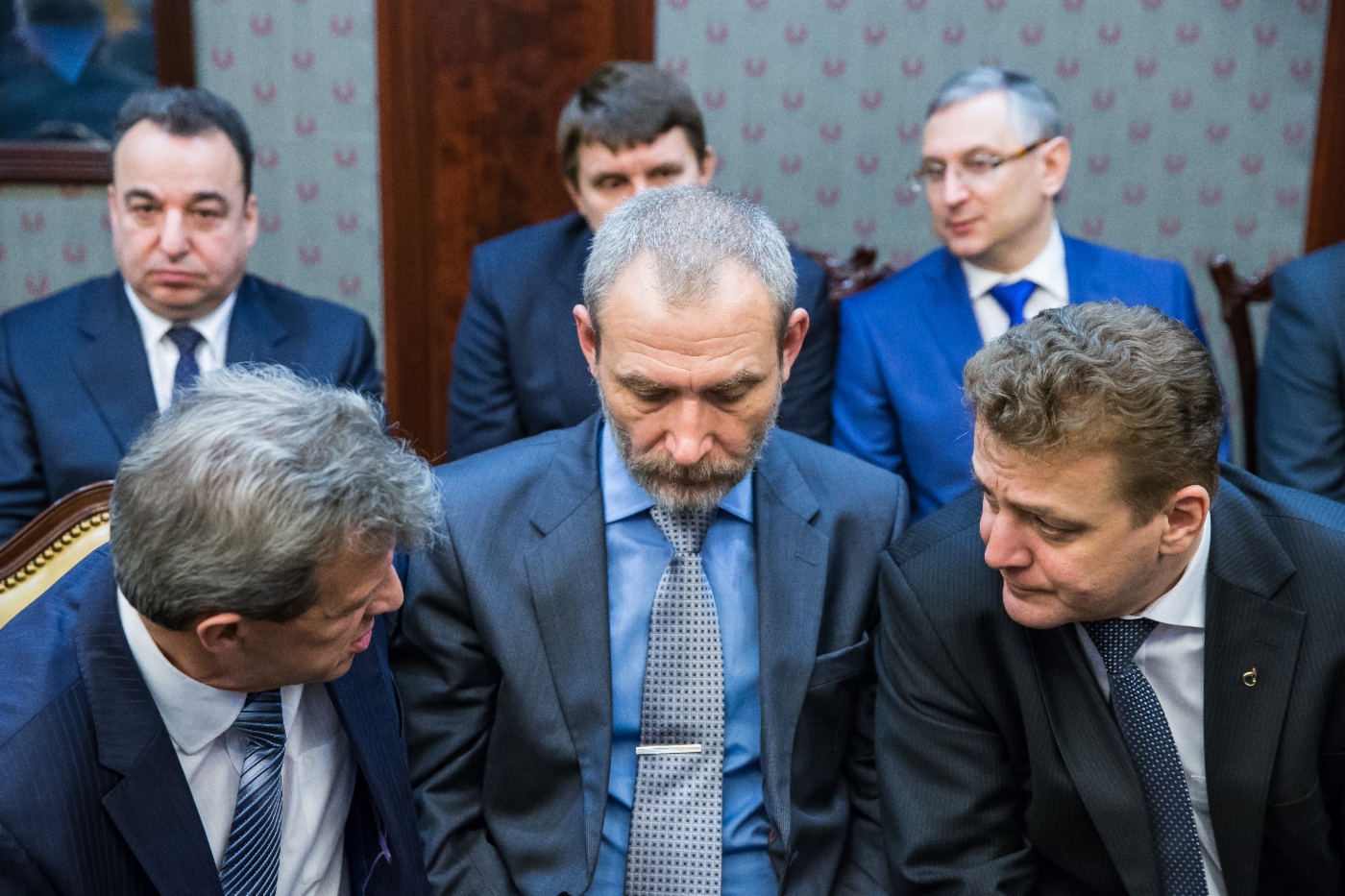Лауреат премии, заместитель генерального директора — главный геолог ООО «Газпром добыча Надым» Сергей Варягов (в центре)
