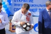 Мастер спорта международного класса по легкой атлетике, участник летних Олимпийских игр в Афинах в 2004 году Александр Кривчонков на церемонии открытия многофункциональной спортивной площадки на территории МБОУ «Средняя школа № 46» г. Брянска