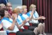 Зрители в зале поддерживают своих коллег на сцене