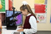 Ученица 3 «Г» класса средней школы № 7 Губкинского знакомится с интерактивными экспонатами музея