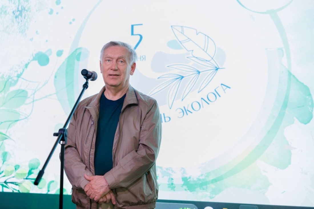 Заместитель начальника департамента — начальник управления, ПАО «Газпром» и член попечительского совета Фонда им. В. И. Вернадского Александр Ишков с приветственным словом