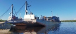 Паромная переправа мобильной компрессорной станции через реку Обь
