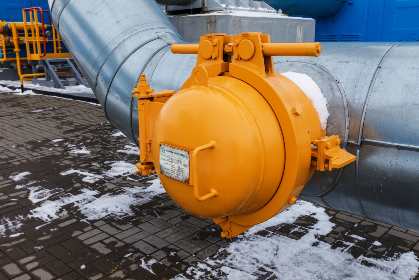 Люк-лаз для обеспечения доступа во внутреннюю полость газопровода
