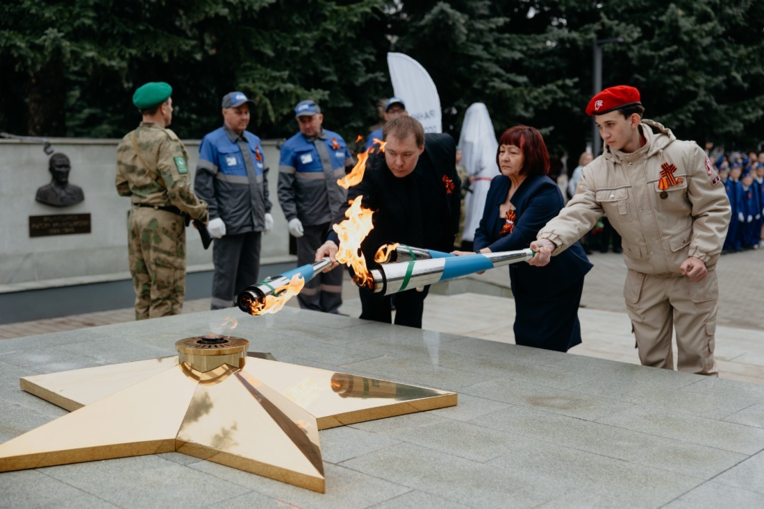 Момент зажжения Вечного огня