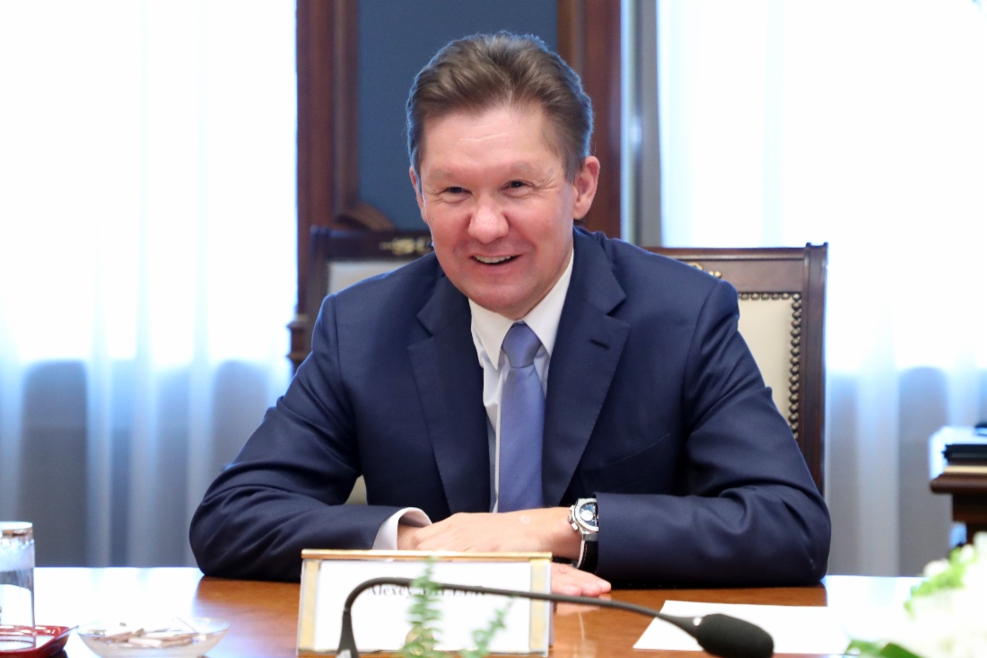 Алексей Миллер во время встречи с Главным исполнительным директором Royal Dutch Shell plc Беном ван Берденом