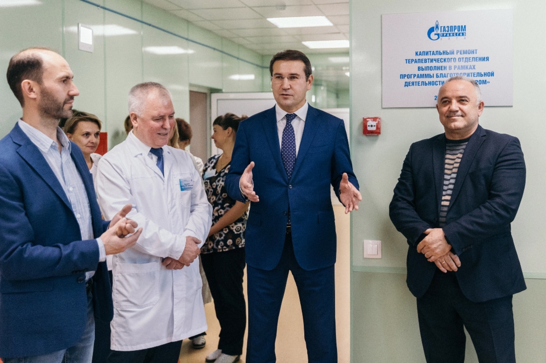 Главный врач Ухтинской городской больницы № 1 Магомедхабиб Рамазанов, генеральный директор ООО «Газпром трансгаз Ухта» Александр Гайворонский, руководитель администрации МОГО «Ухта» Магомед Османов