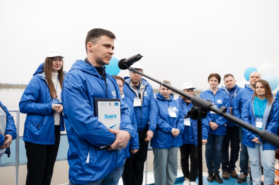 Главный врач плавучей поликлиники Вячеслав Крупин обещал, что медики выполнят все поставленные задачи
