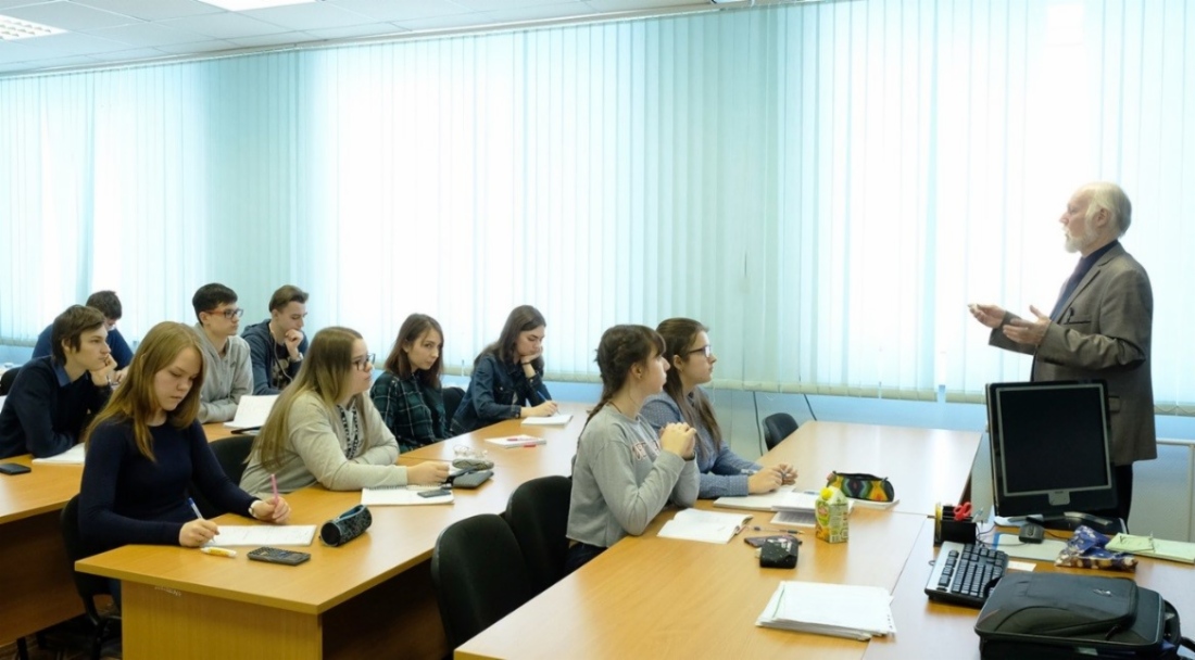Подготовка к ЕГЭ с преподавателем Российского государственного университета нефти и газа (НИУ) им. И. М. Губкина, доцентом, кандидатом физико-математических наук Е. Р. Ригером