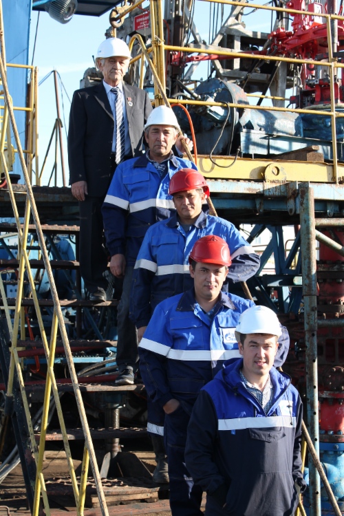 «Бригада Кубагушевых», автор: Антон Кошелкин, I место на фотоконкурсе ООО «Газпром ПХГ» в номинации «От поколения к поколению»