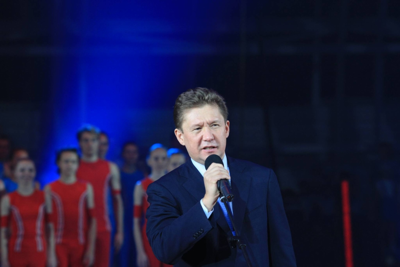 Алексей Миллер выступает на открытии в Томске крупнейшего в Сибири легкоатлетического манежа