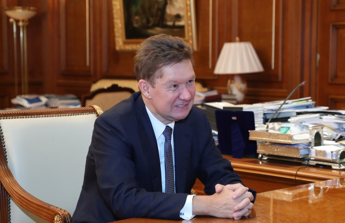 Алексей Миллер во время рабочей встречи с временно исполняющим обязанности Губернатора Астраханской области Сергеем Морозовым