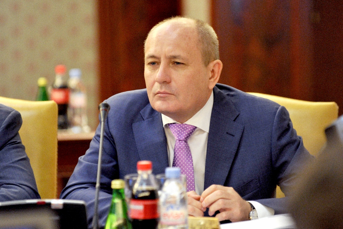 Заместитель Председателя Правления ОАО «Газпром» Виталий Маркелов во время совещания по вопросам взаимодействия «Газпрома» и субъектов РФ в области расширения региональных рынков газомоторного топлива
