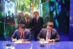 Генеральный директор ОсОО «Газпром Кыргызстан» Болот Абилдаев и генеральный директор ООО «Газпром экспорт» Дмитрий Хандога