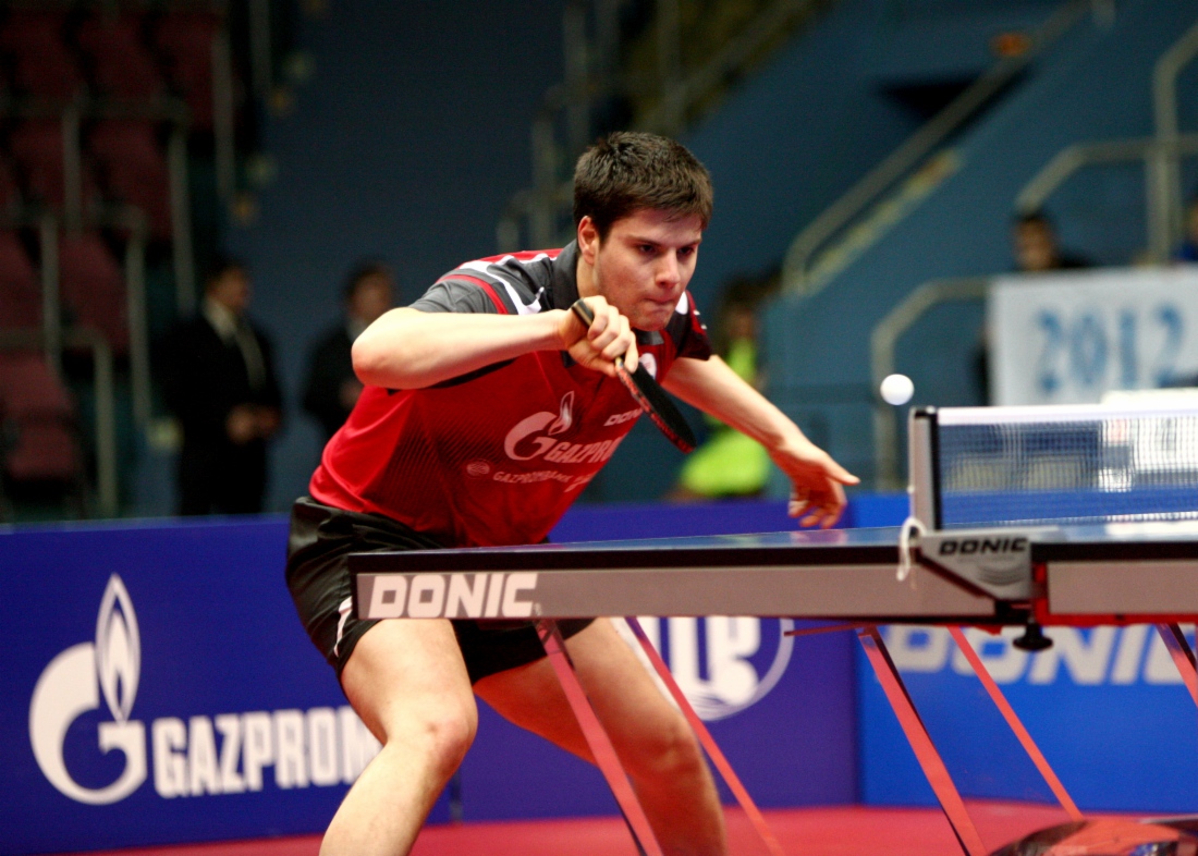 Игрок «Факела Газпрома» Дмитрий Овчаров во время поединка на турнире «2012 Gazprom European Super Cup»