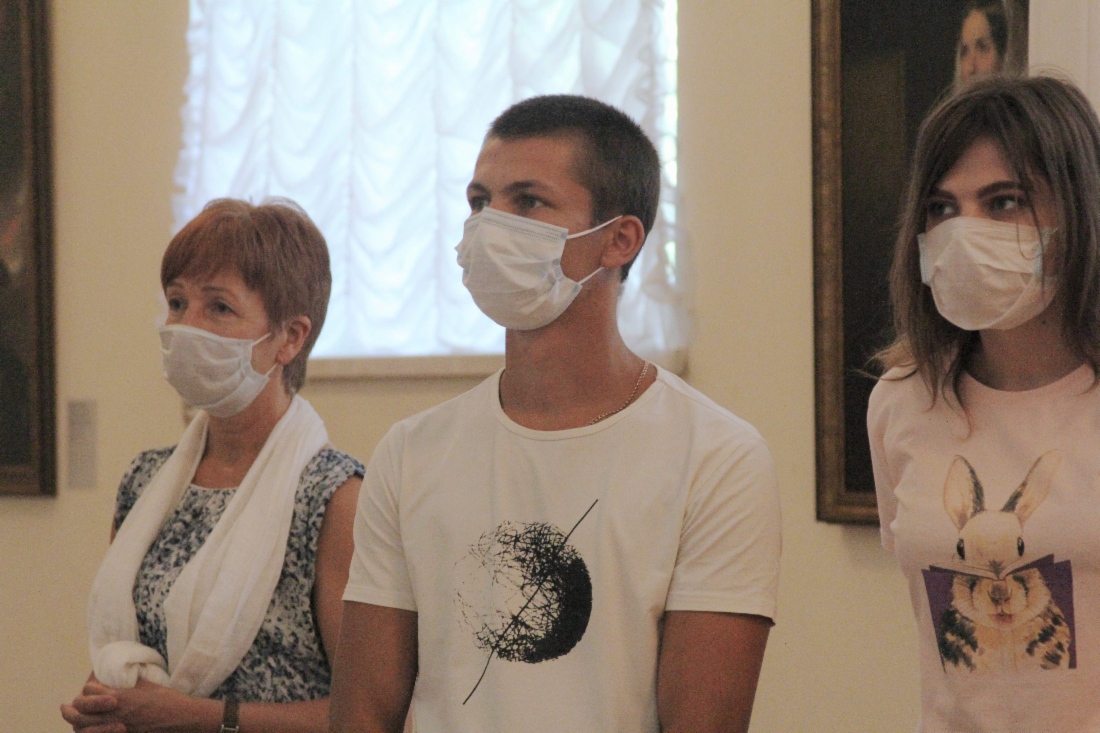 В группах не больше пяти человек