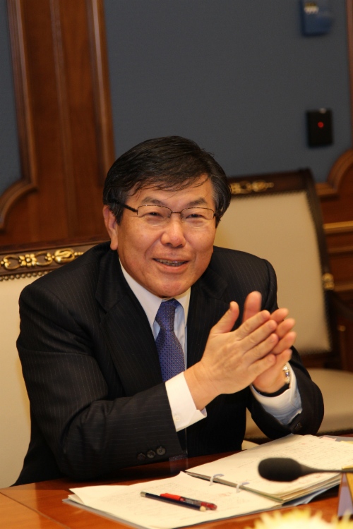 Президент, исполнительный директор компании Mitsui Массами Иидзима во время рабочей встречи с Алексеем Миллером