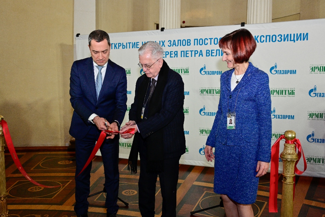 Сергей Куприянов (слева) и Генеральный директор Государственного Эрмитажа Михаил Пиотровский (в центре)