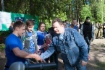 Вручение призов начальником службы корпоративной защиты ООО «Газпром трансгаз Ухта» Валерием Орловым команде-победителю XI военно-полевого лагеря Алексеева