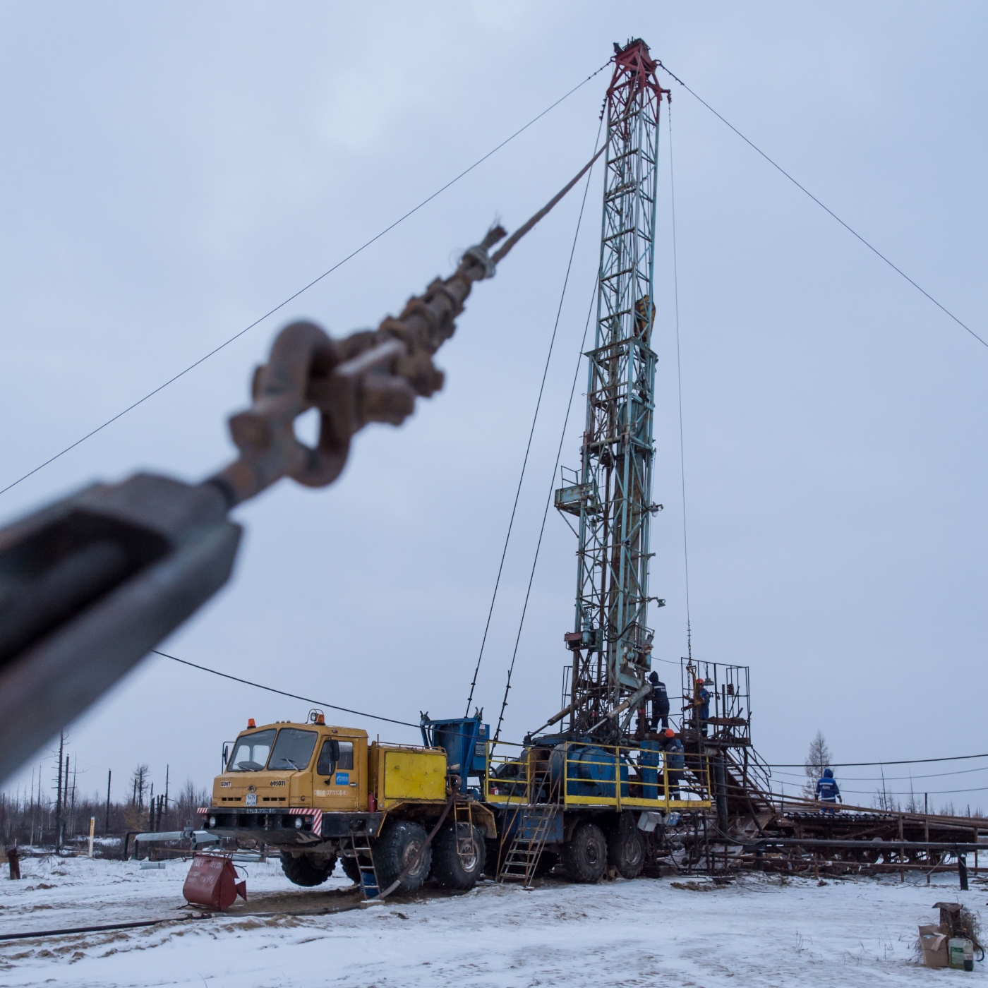 Буровой английский. Машинист подъемника УПА 60/80. Подъемник ПРС И КРС. Буровой станок Кремко 80.