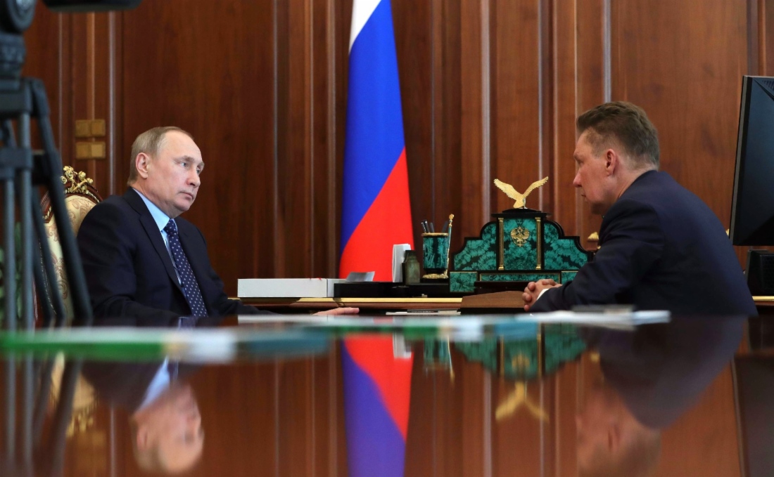 Алексей Миллер проинформировал Владимира Путина о готовности начать укладку морского участка газопровода «Турецкий поток». Фото сайта www.kremlin.ru