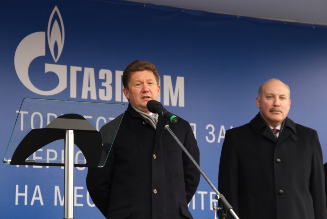 Алексей Миллер и Дмитрий Мезенцев во время торжественной церемонии закладки первого камня строительства водноспортивного комплекса в Иркутске
