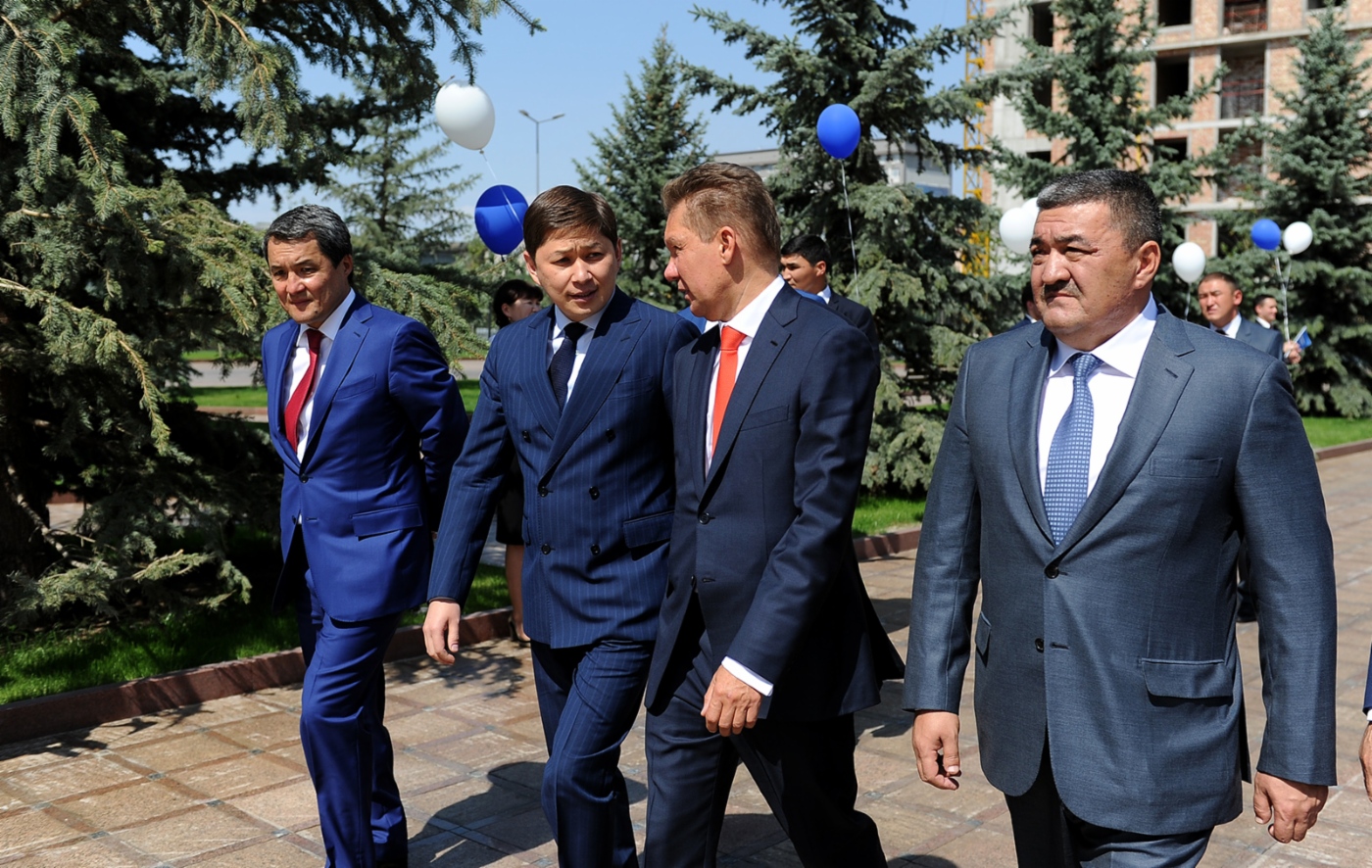 Сапар Исаков и Алексей Миллер. Фото сайта www.gov.kg