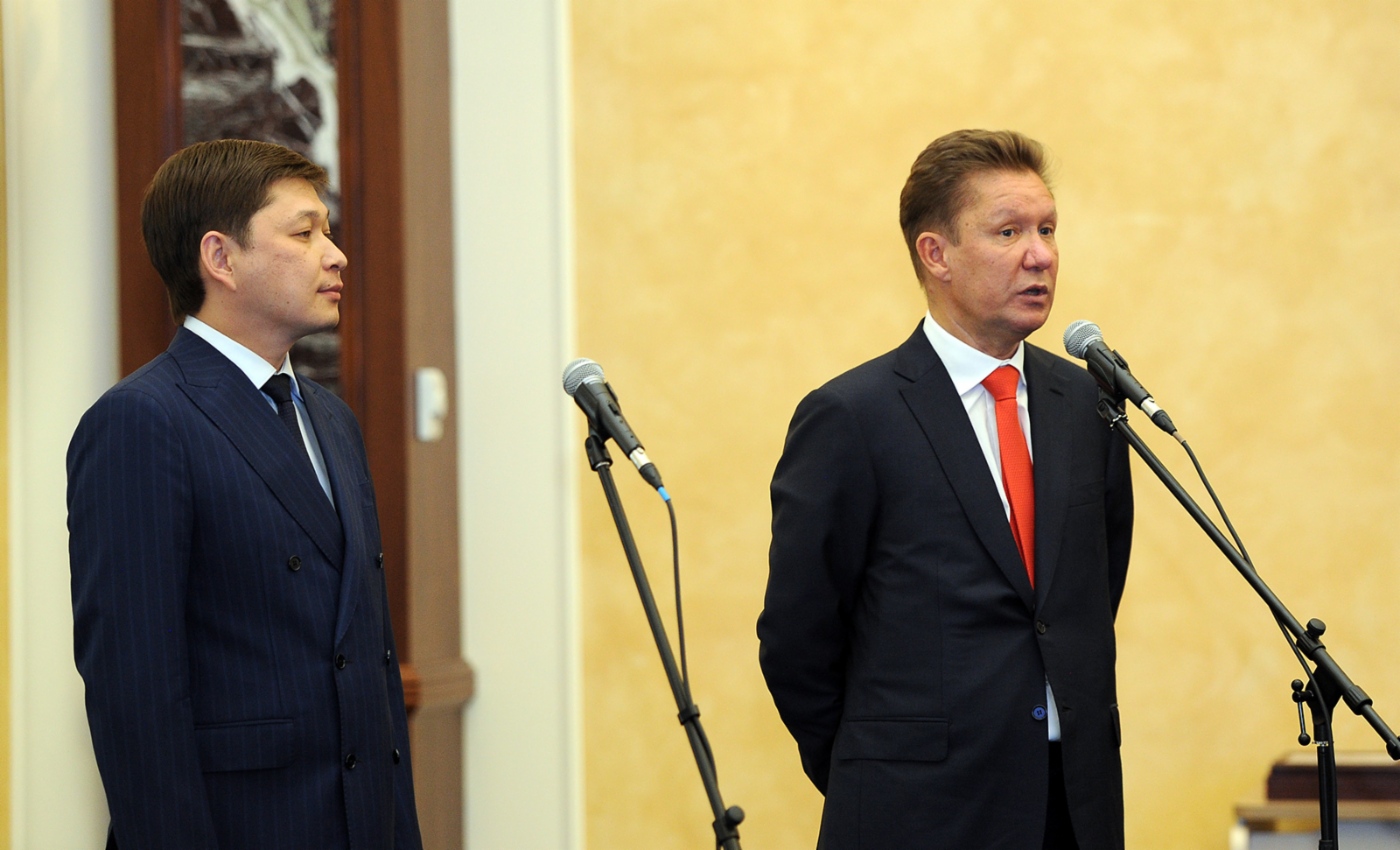 Сапар Исаков и Алексей Миллер. Фото сайта www.gov.kg