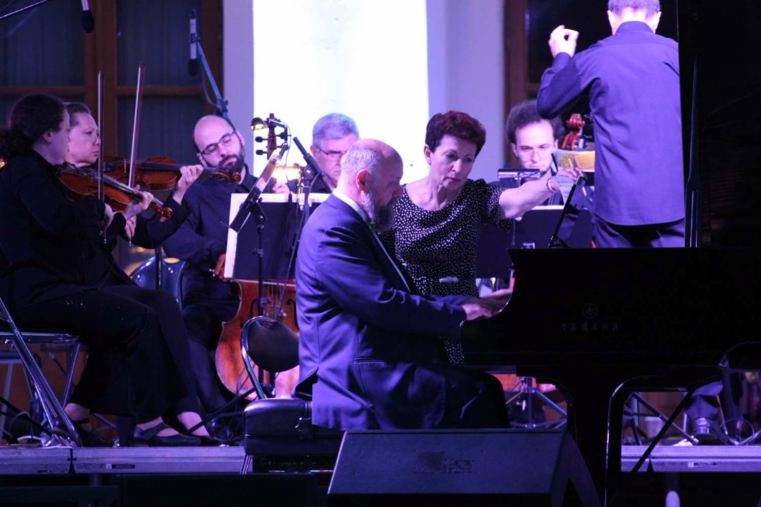 Заслуженный артист России Александр Гиндин совместно с оркестром «Musica viva» под управлением маэстро Александра Рудина
